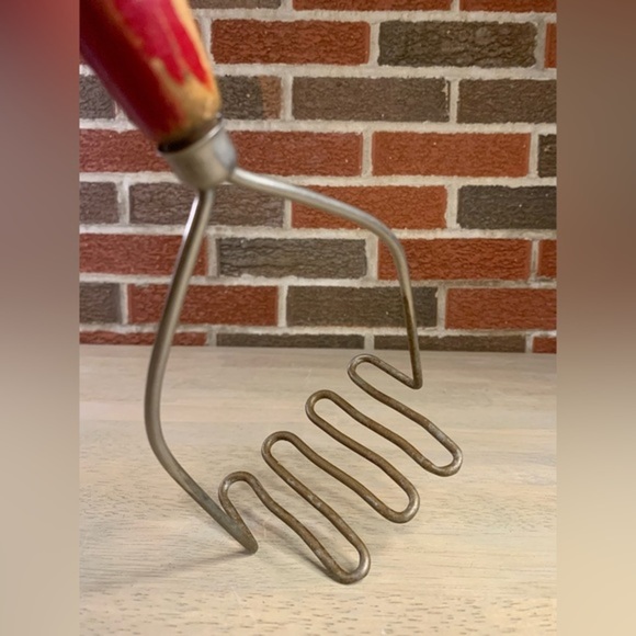 Vintage Kitchen Potato Masher Red Wooden Handled Utensil Mid-Century - Picture 4 of 5